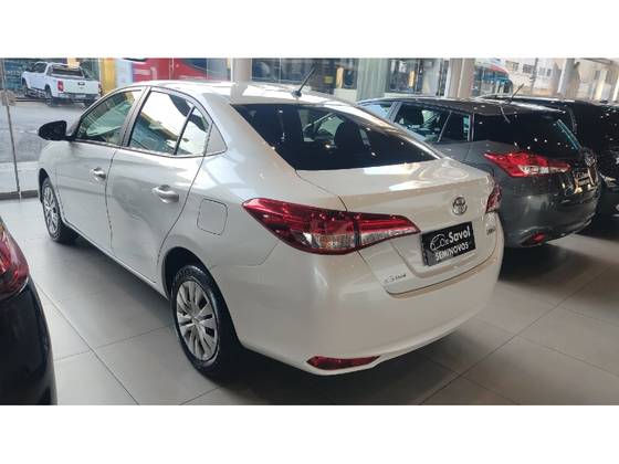 toyota-yaris-1.5-16v-flex-sedan-xl-live-multidrive-wmimagem18261254119